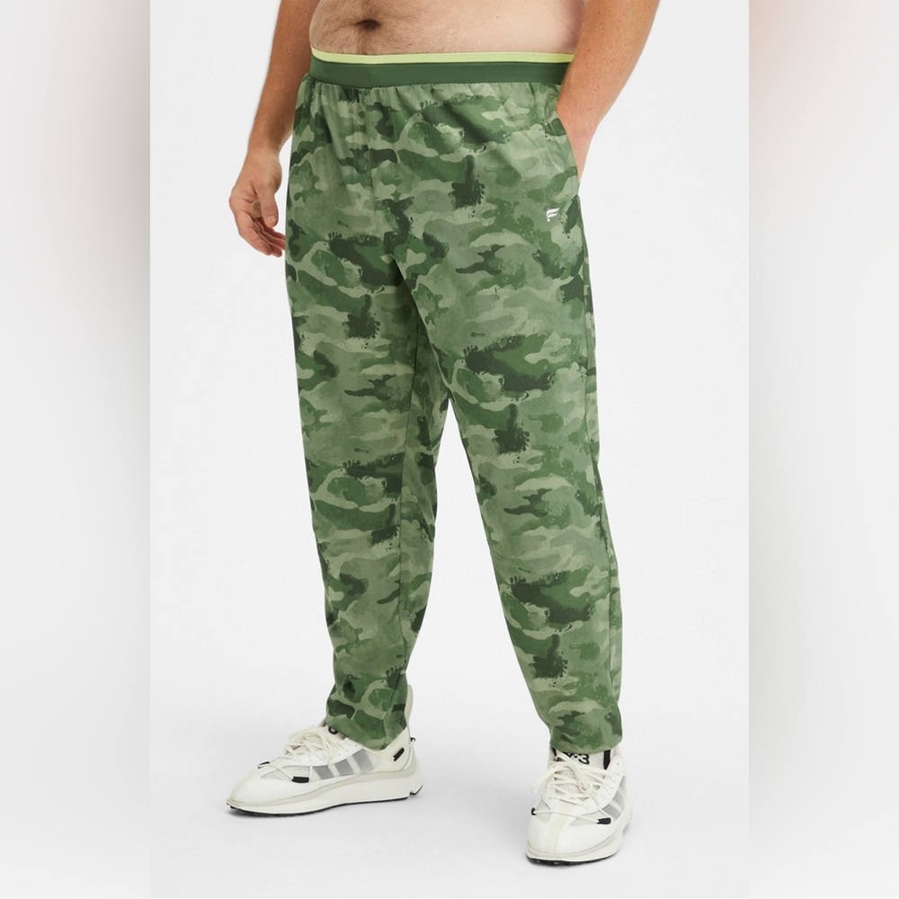 Fabletics The Fundamental Pant - size 3X - Tactical Green Camo color